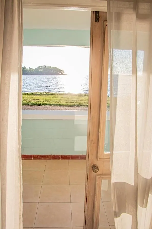 Sunrise At Point Village-Negril Apartment